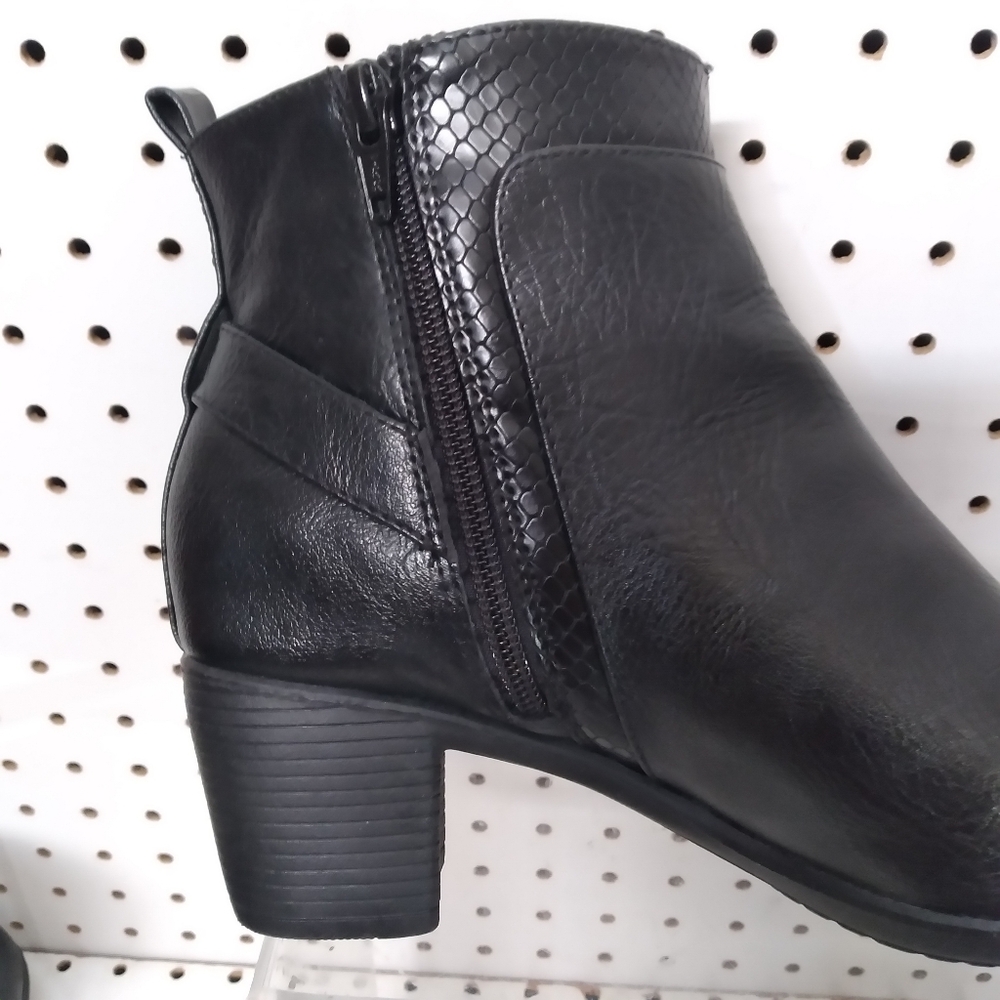 Women’s Black Boots | Comfort Lightweight Buckle Mid Ankle Booties Zip up 8 W - Picture 5 of 9
